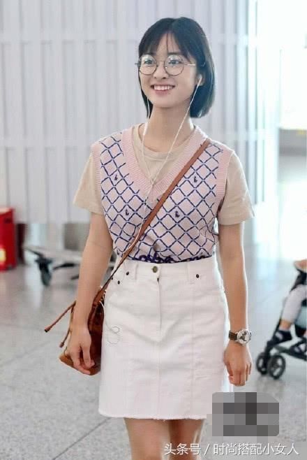 沈月不过穿了双高跟鞋，短粗腿就立即消失了，终于相信她有1米6！