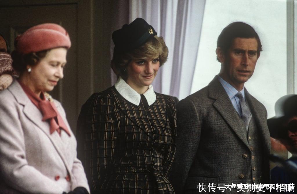  『在线』戴妃生前和英女王珍贵合影！婆媳二人穿衣在线，时尚又显优雅气质