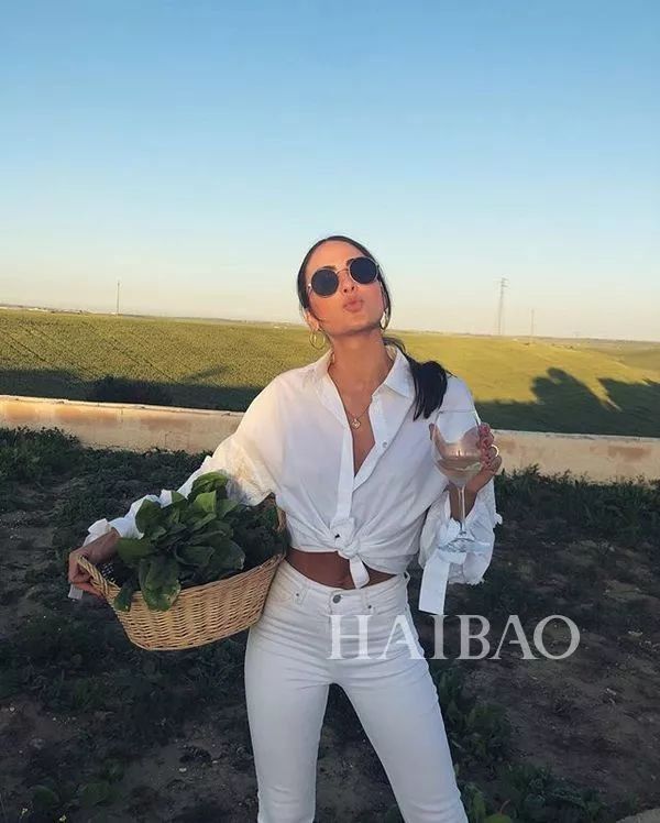 火了| 霸占热搜、大秀性感，2018世界杯第一美女原来是她!