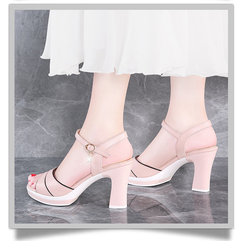 玉足当然配美鞋,几款美鞋显脚又白又嫩,简直美的不要不要的~