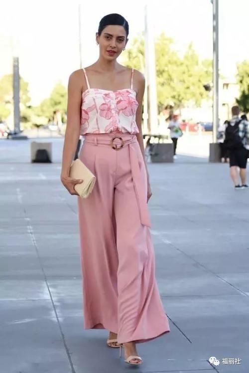 一件吊带性感妩媚又柔情似水，统统搞定