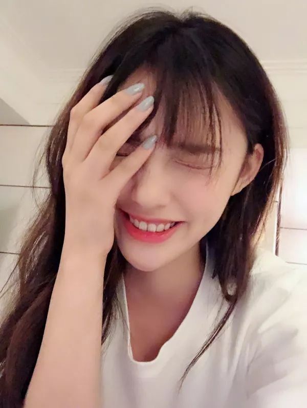 好看| 空气刘海有毒!林允唐嫣杨幂竟然都靠它拯救颜值?