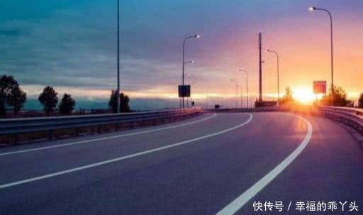  高速■在高速服务区，到底能不能停车睡觉？