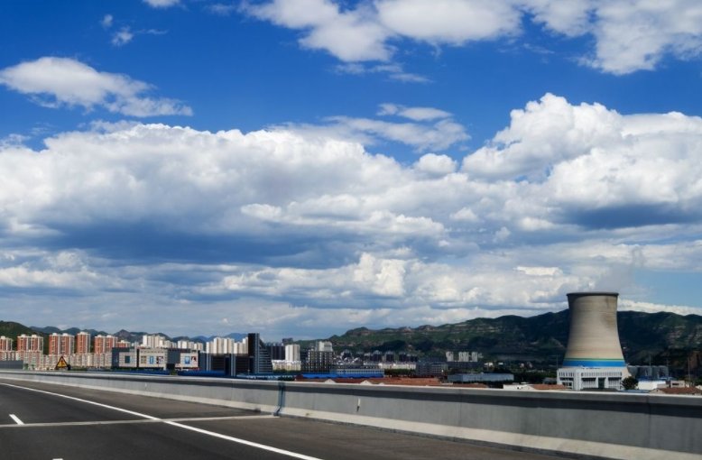  「高速」高速公路开120，突遇60限速，应该急刹吗？老司机给出正