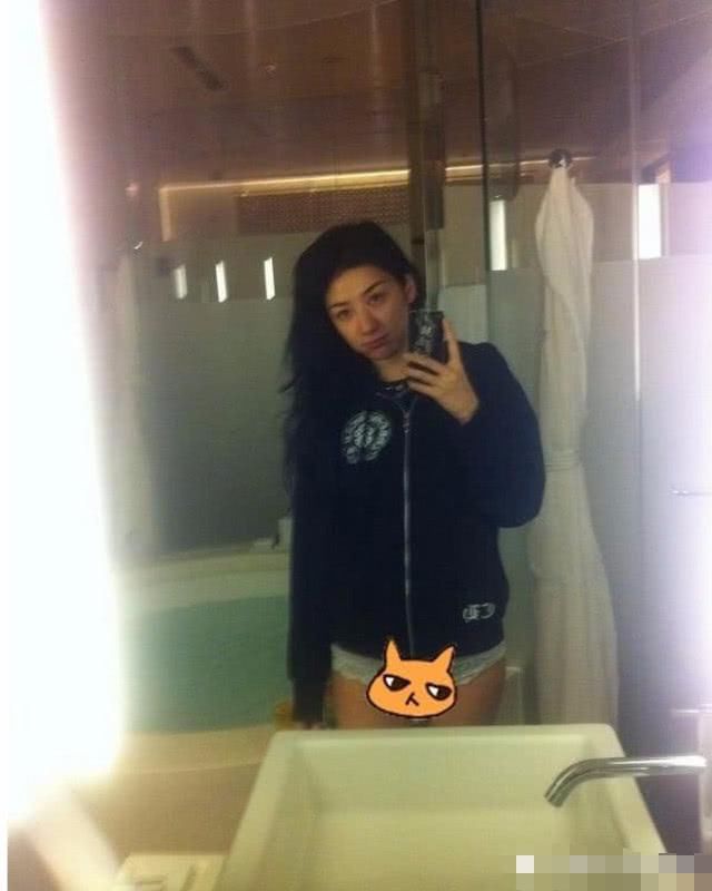 黄毅清晒尺度照再发文:愿举报黄奕偷税漏税、她曾雇水军黑霍思燕