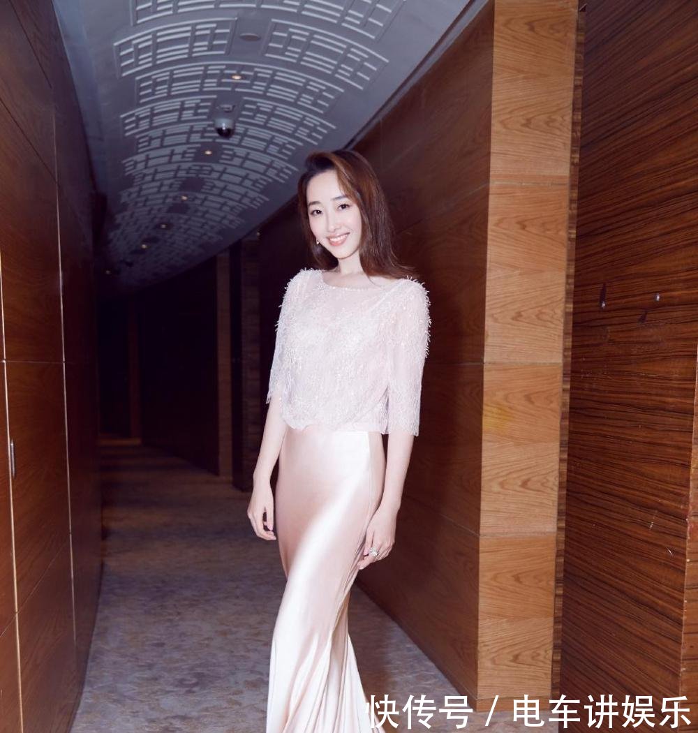 蒋梦婕穿上鱼尾裙我呆了, 这身材逼死多少人, 怎么就红不起来呢?