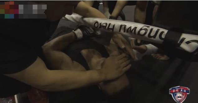  「太极」搏击人阿虎连战俩传武大师：80秒KO太极宋德财，74秒踢