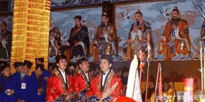 这寺庙门票260元,进去还变相收费,游客:给钱我都不敢去第二次