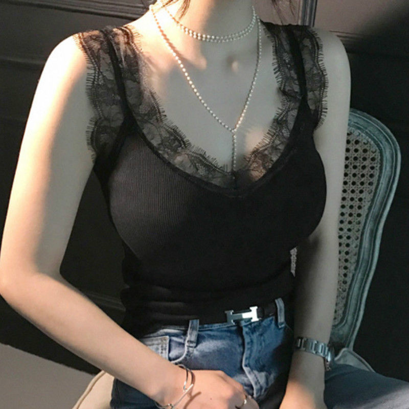 你的裙子该扔了，现在的小姐姐都穿这样的小背心逛街，凉爽忒迷人