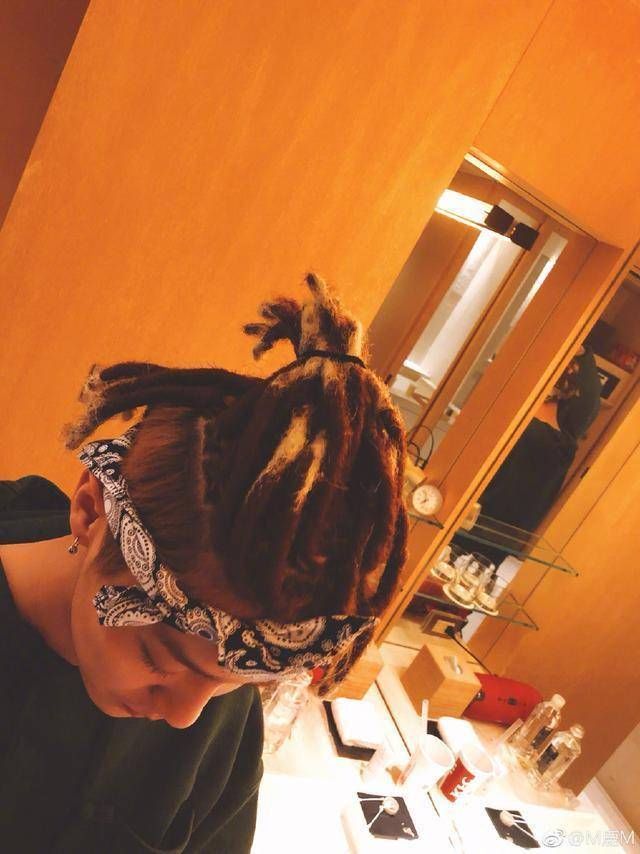 鹿晗用100种发型证明自己颜值从未下降，网友:最后一张像放烟花