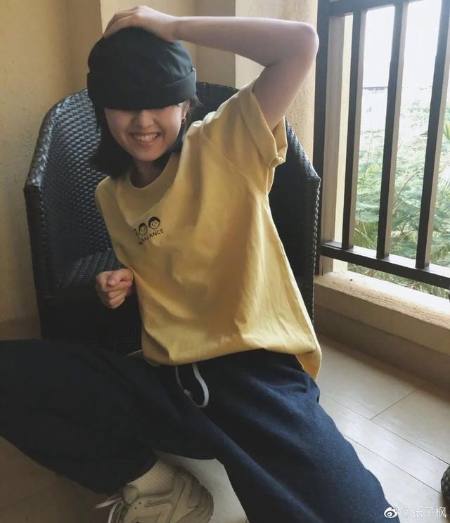  [ZICO]明星上脚丨LV女孩娜娜秀长腿！ZICO、小白怎么晒鞋？