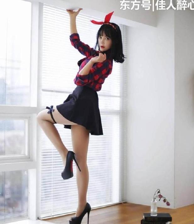 贴身短裤的小姐姐,紧紧的很显身材