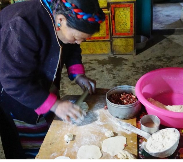 中国最靠近天堂的村子，不会说汉语，平均寿命40岁，共用1个厕所