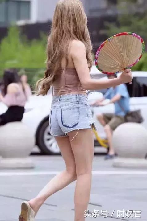 清凉御姐事业深沟实力抢镜，肤白貌美大长腿，日系萌妹子