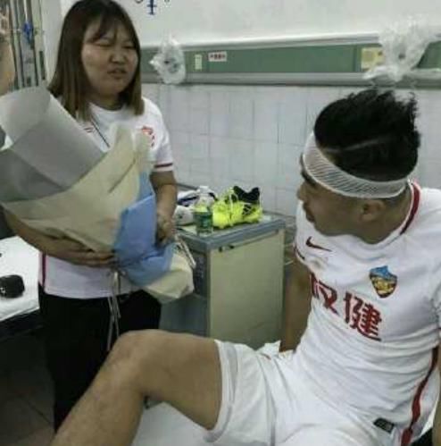 相关的这些小姐姐 有球员希望受伤 可赵旭日却