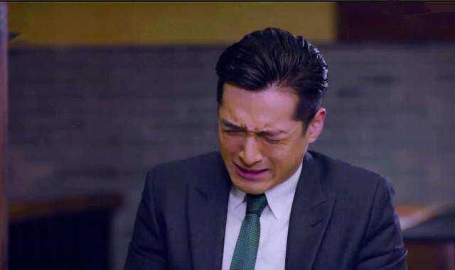 坑爹明星经纪人：胡歌遭冒签协议，赵丽颖被泼黑水，她被骗财骗色