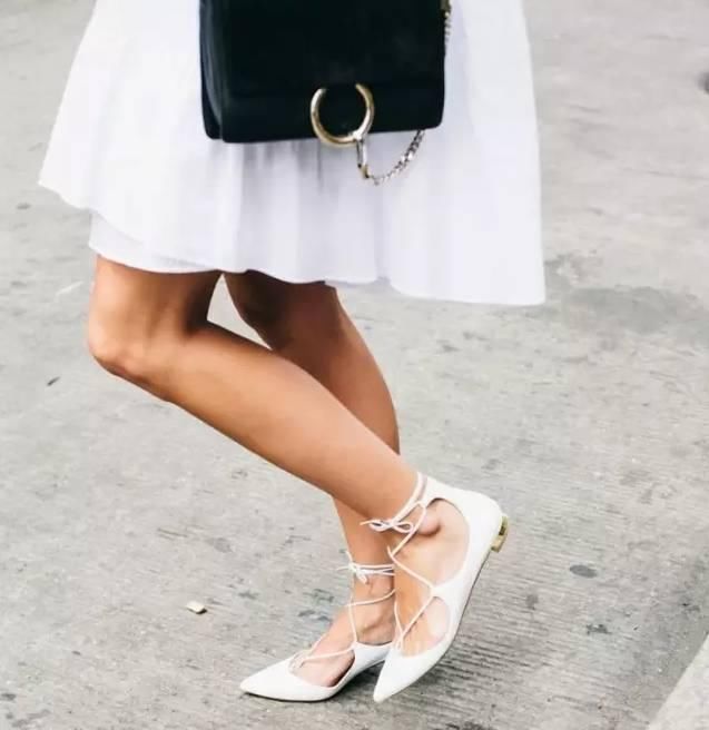 高跟鞋小白鞋通通不要,这双平底鞋今年一定要买!