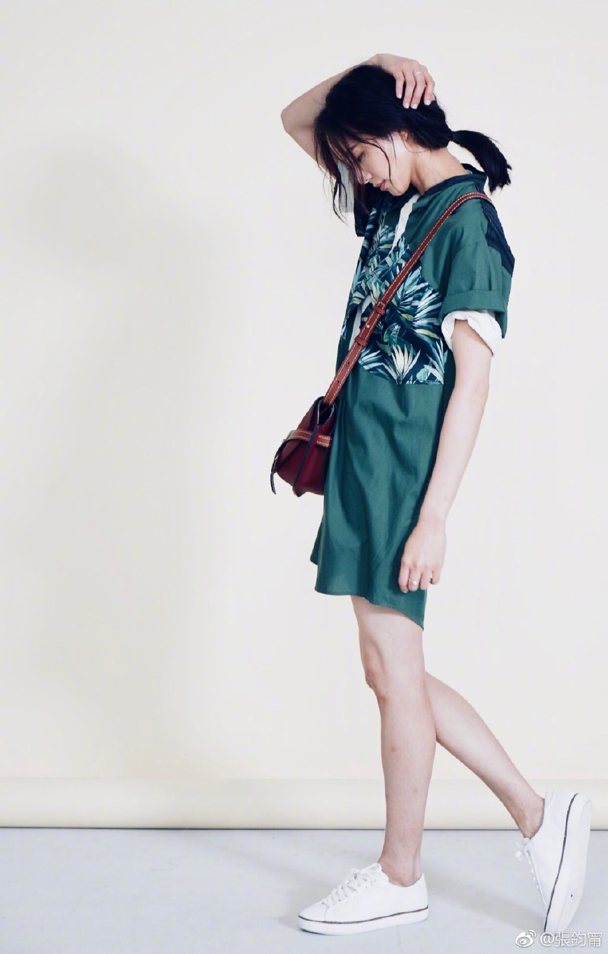 张钧甯胆真大！胸前只用一块布遮着，网友：你确定不会走光吗？