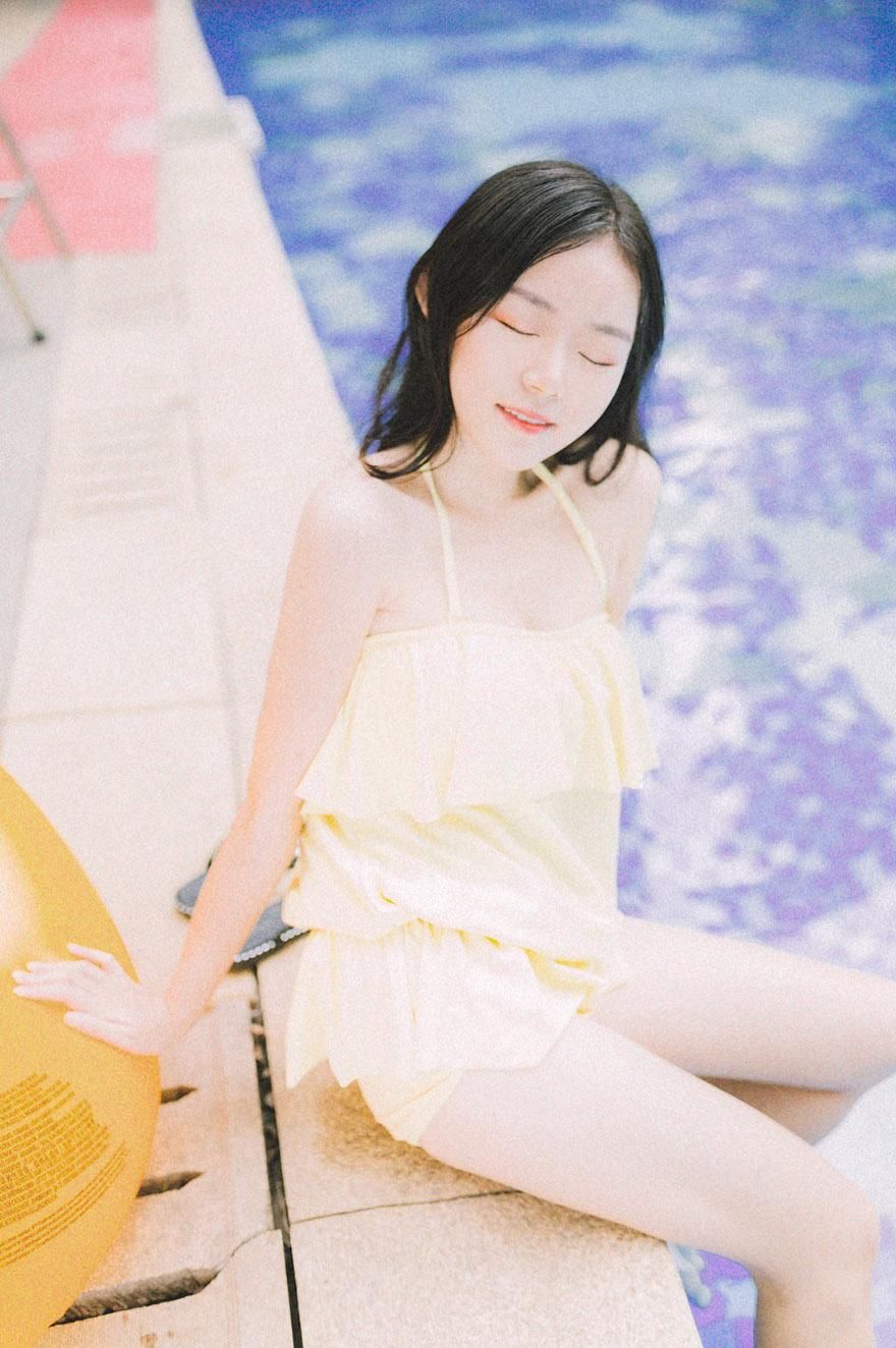 性感泳装美女夏日胶片写真图片
