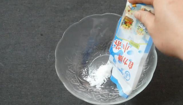  「小黑」卫生间里老有小黑虫赶紧倒一碗它，异味黑虫全消灭，快告诉家人