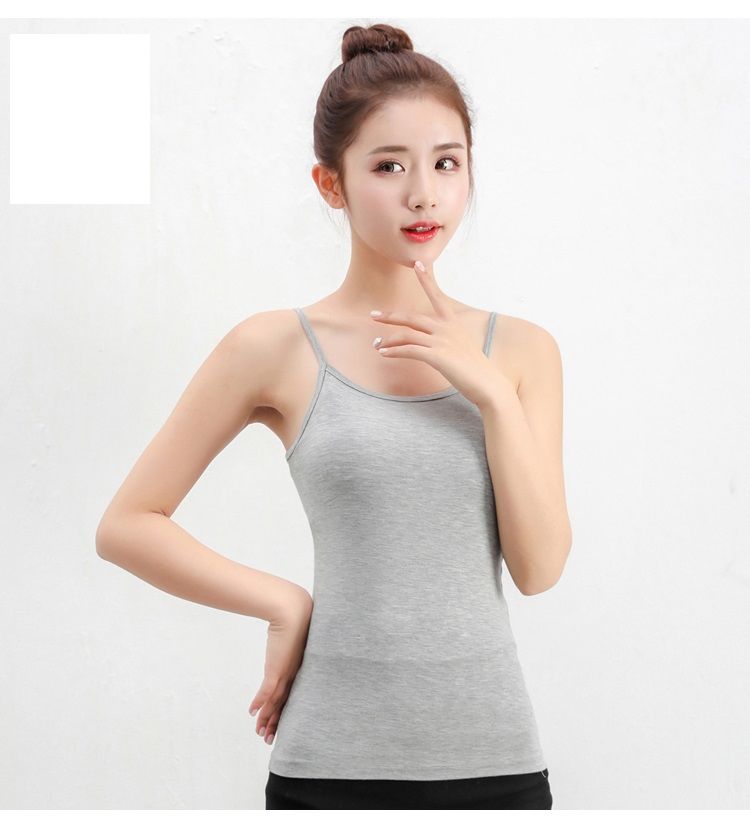 女人夏天在家别傻穿文胸，就一件吊带小背心，性感妩媚极致清爽!