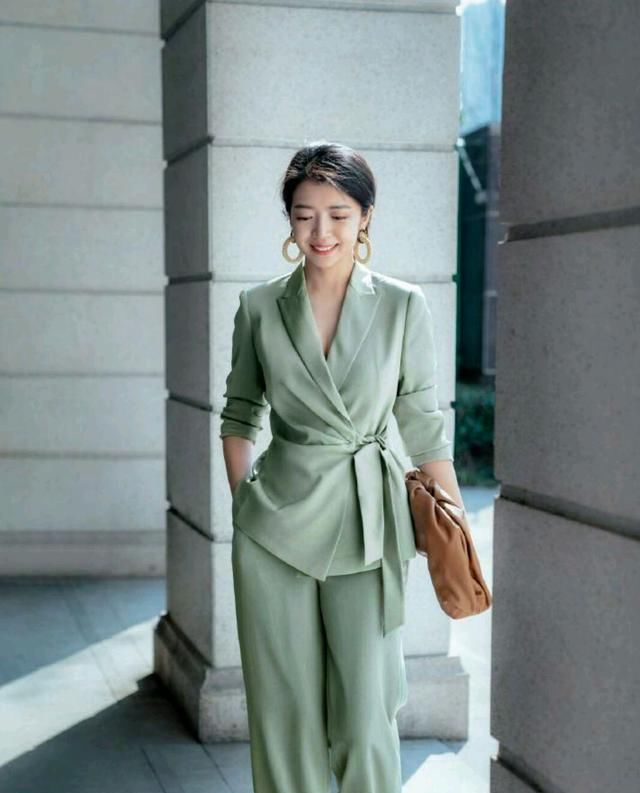  『时光』原来穿搭真能让女人变精致,三木博主的优衣库搭配,美的惊艳时光