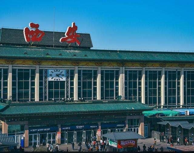  「比拼」中国各大城市火车站书法题字大比拼，哪个写得最好？