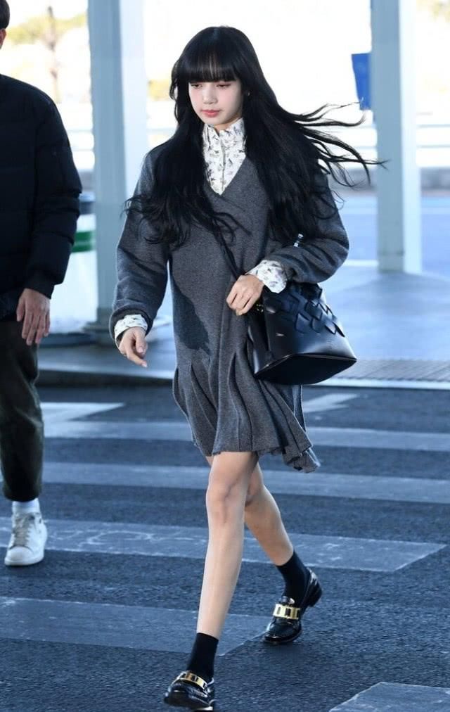  [争议]看泰国明星丽莎多变穿衣搭配！