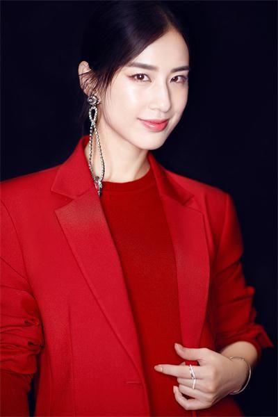 黄圣依小红书分享好气色妙招，穿红色变白不是梦