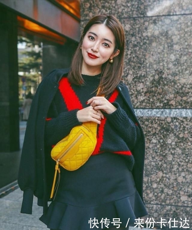  冬天■冬天不能穿裙子？羽绒服配裙子保暖又时尚，时髦的女人都这样搭配