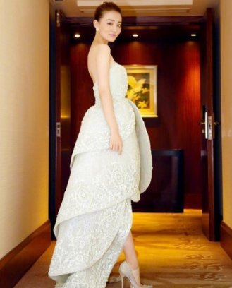 杨颖厉害了!轻松驾驭“无跟鞋”，网友:看着都疼