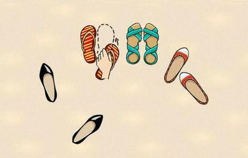 妹子，空有一双大长腿身材倒是挺胖的啊，裙子都被撑成啥样子了