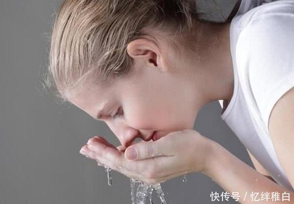  『犯错』洗脸嘛谁都会，可是洗脸有很多误区你知道吗？看完别再犯错了！