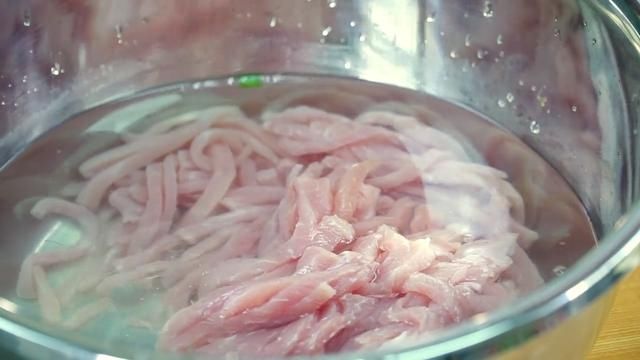  肉丝：舌尖上的美食：京酱肉丝