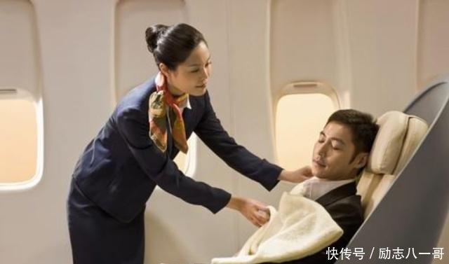 空姐偷偷告诉你，6种飞机上“隐藏福利”，不懂就亏大了！