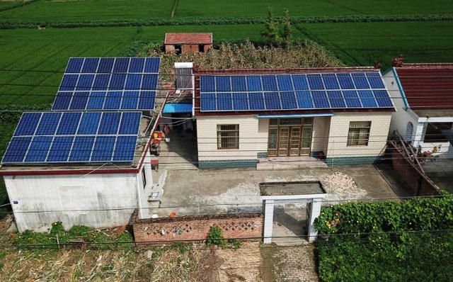 光伏发电到底靠谱吗？很多农民们都曾议论纷纷，看了以后才明白