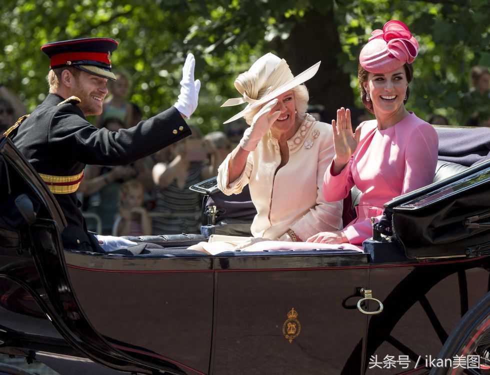 凯特王妃 参加皇家军队阅兵时的着装 从2011年