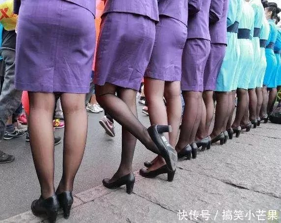 为什么空姐夏天要统一穿配丝袜？我认为还有别的原因