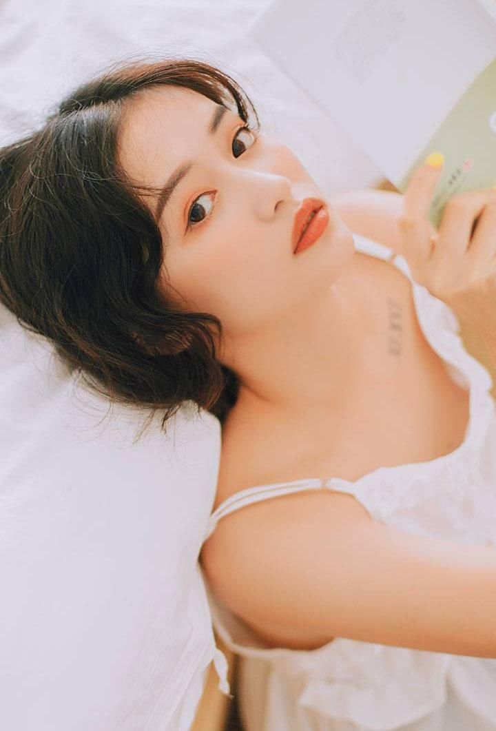 日本少女床上性感迷人诱惑图片