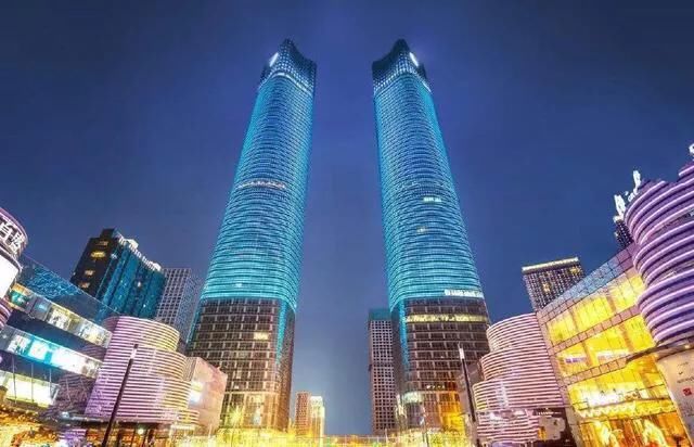 江西最高的双子塔，耗资百亿，被称中部第一，一项纪录超越迪拜塔