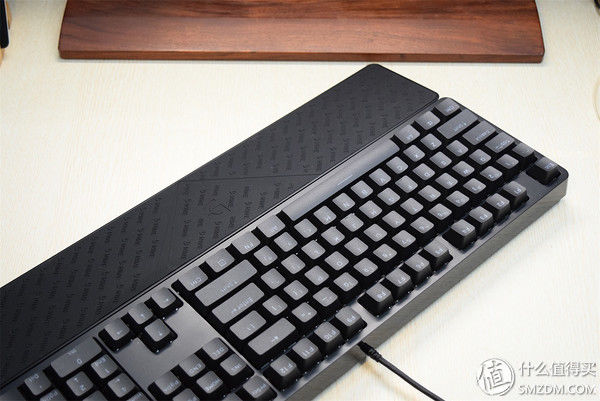 谁说机械键盘就一定吵闹?富勒G900S RGB静音红轴了解一下