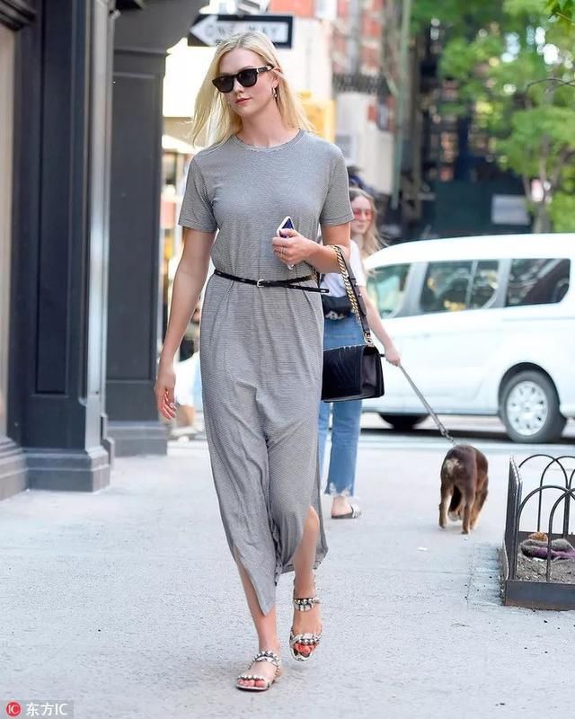 巧穿搭|吴宣仪这双凉鞋还可以，显腿长