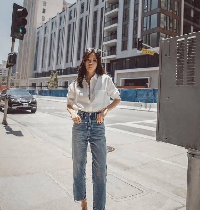  ?仔裤look：建议看看这几款春夏季女装,不俗不媚,女人味尽显,适合70后穿