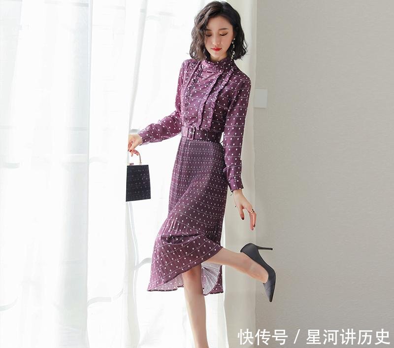 #时尚#无意中发现一春裙，“法式”欧版裙+裸靴，70后穿，美得超高级