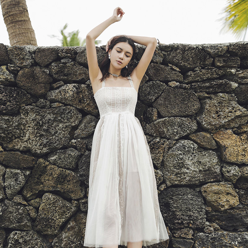 原来沙滩裙很迷人，扔掉比基尼吧，回头率不是一般的高