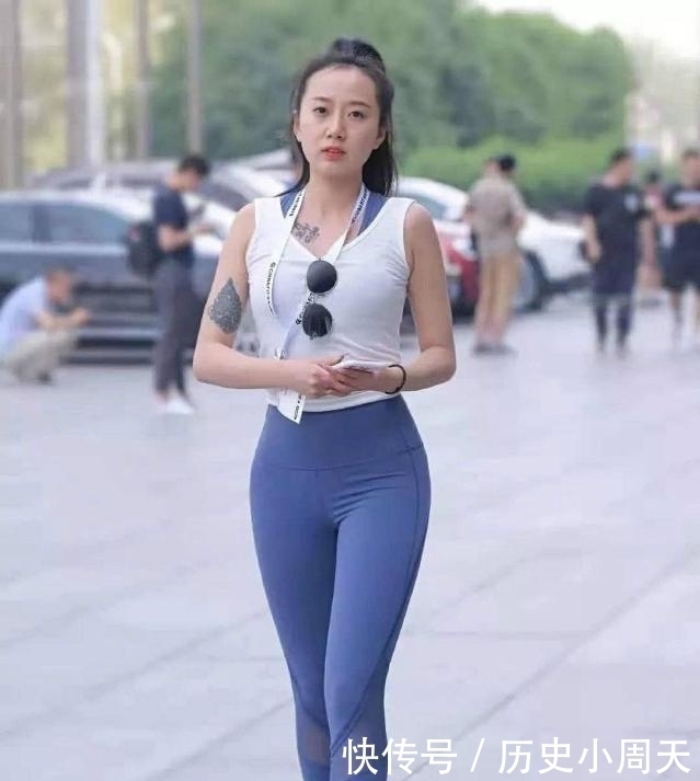 #美女#身材紧致的打底裤美女,穿出女神的气质,回头率特别高!