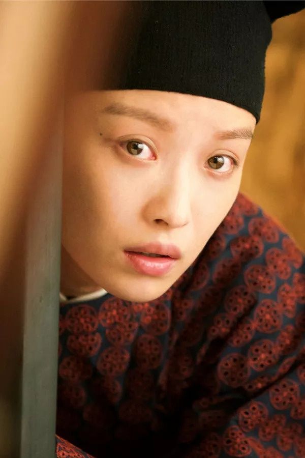 好看| 倪妮素颜扮男装依旧貌美!和精修图无差的好肤质该如何养成?