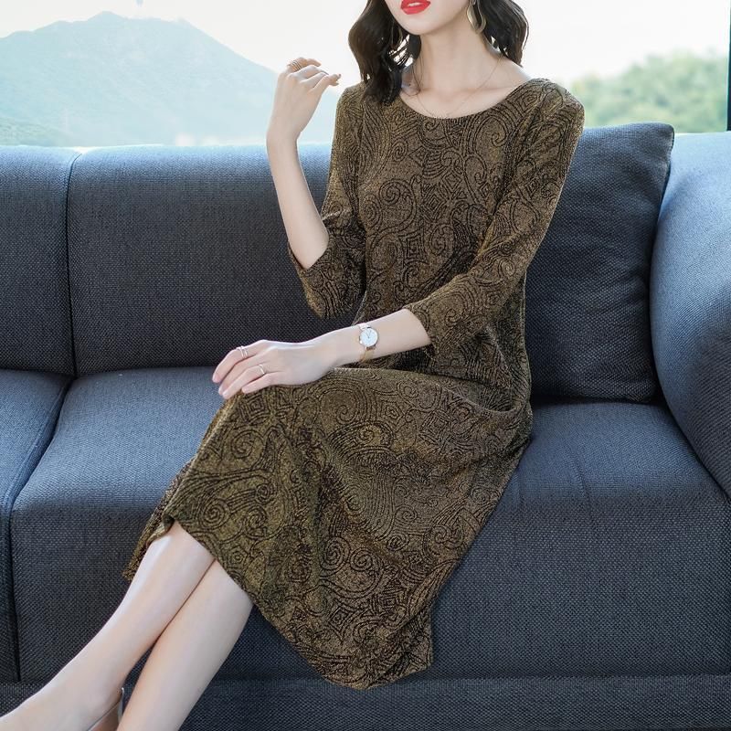 中老年人超爱穿这种“秋裙”，优雅大气，美的温暖动人