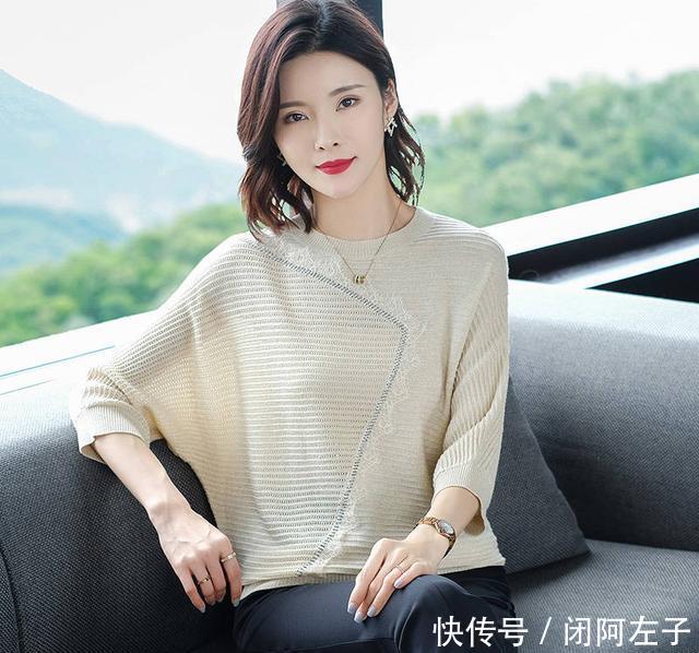  [气质]再粗糙的女人，春天备上几款冰丝衫，时髦利落，搭双矮跟鞋特迷人