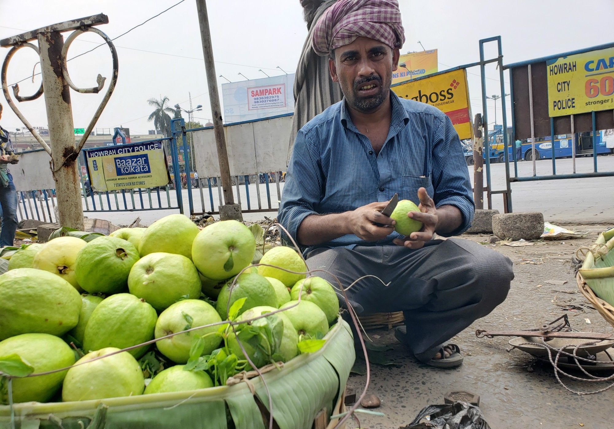 实拍印度第3大城市的街景，曾为英属印度首都，不如国内5线城市
